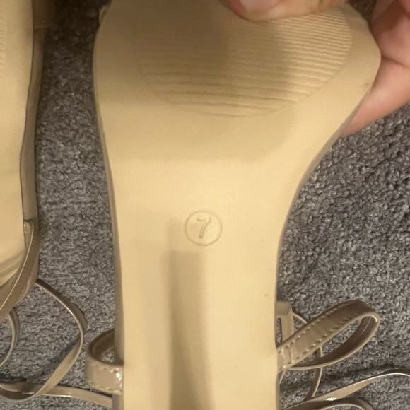 Ankle strappy nude heels - Picture 6 of 6